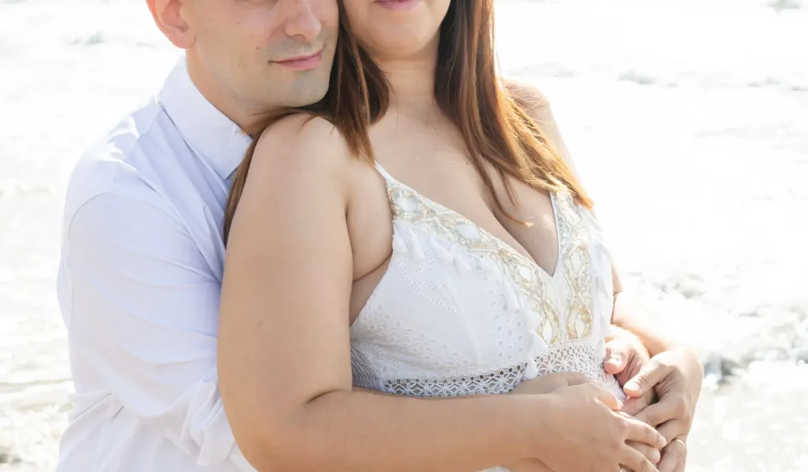 Fotografía de embarazo · sesión premamá natural en estudio o exterior