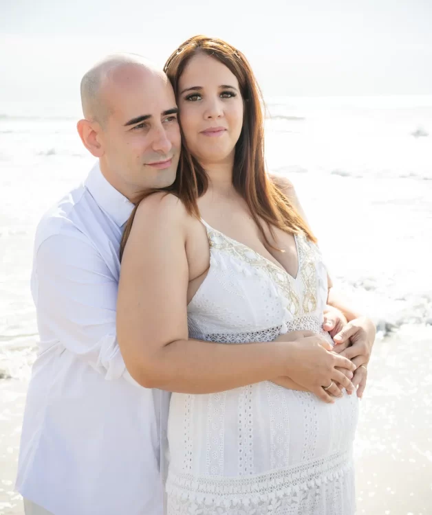 Fotografía de embarazo · sesión premamá natural en estudio o exterior