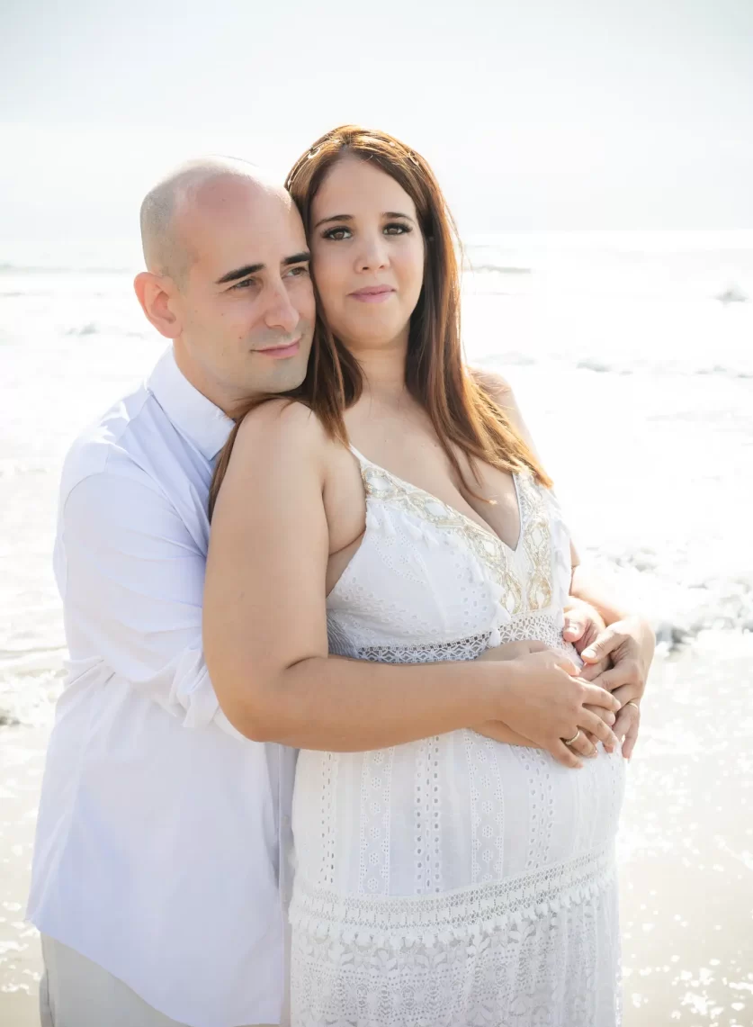 Fotografía de embarazo · sesión premamá natural en estudio o exterior