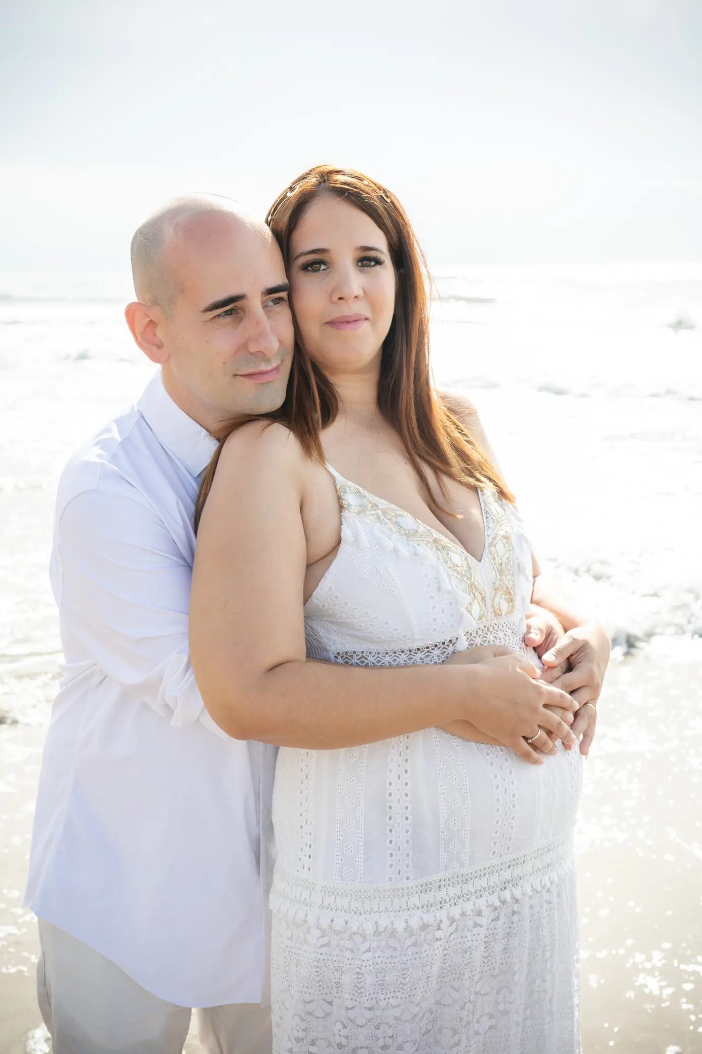 Fotografía de embarazo · sesión premamá natural en estudio o exterior
