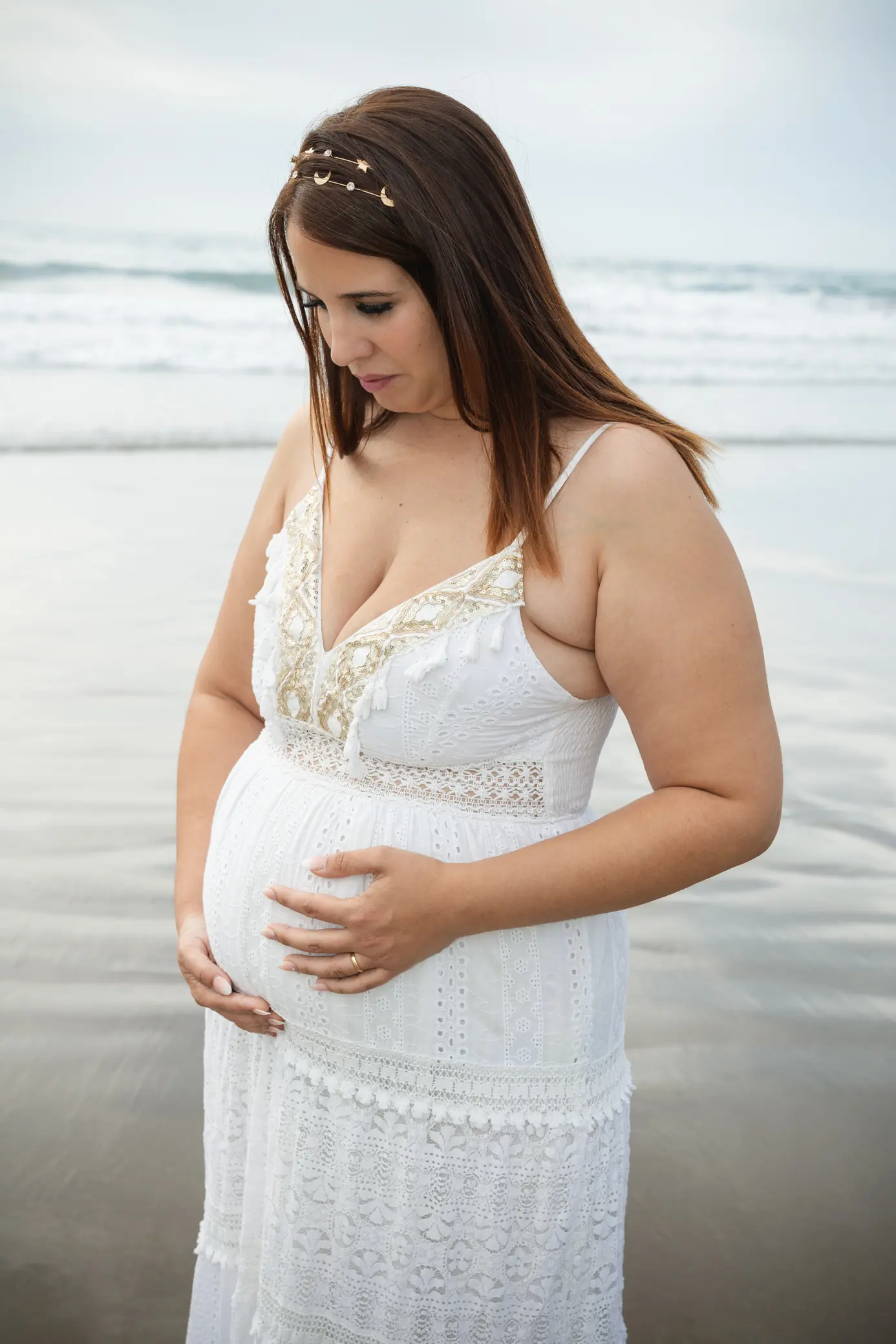 Fotografía de embarazo · sesión premamá natural en estudio o exterior