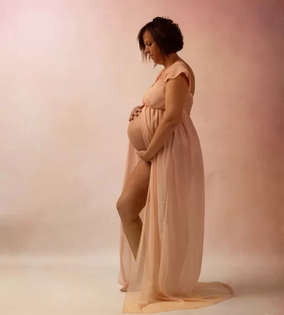 Fotografía de embarazo 2023 - Montse Soler - Estudio de fotografía en Barcelona
