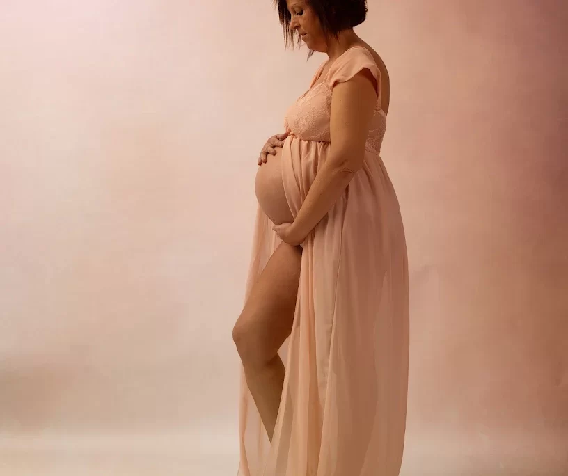 Fotografía de embarazo 2023 - Montse Soler - Estudio de fotografía en Barcelona