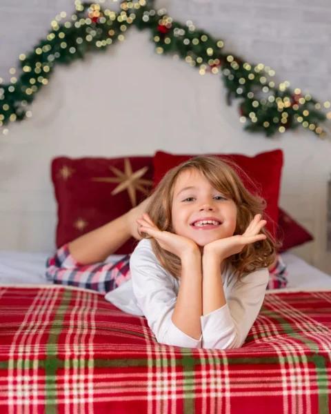 Fotografía de Navidad en estudio · sesión infantil y familiar navideña
