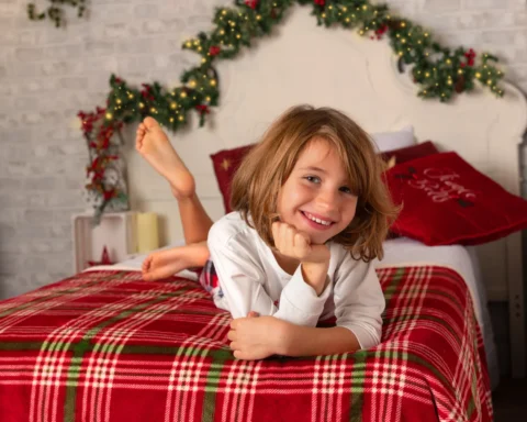 Fotografía de Navidad en estudio · sesión infantil y familiar navideña