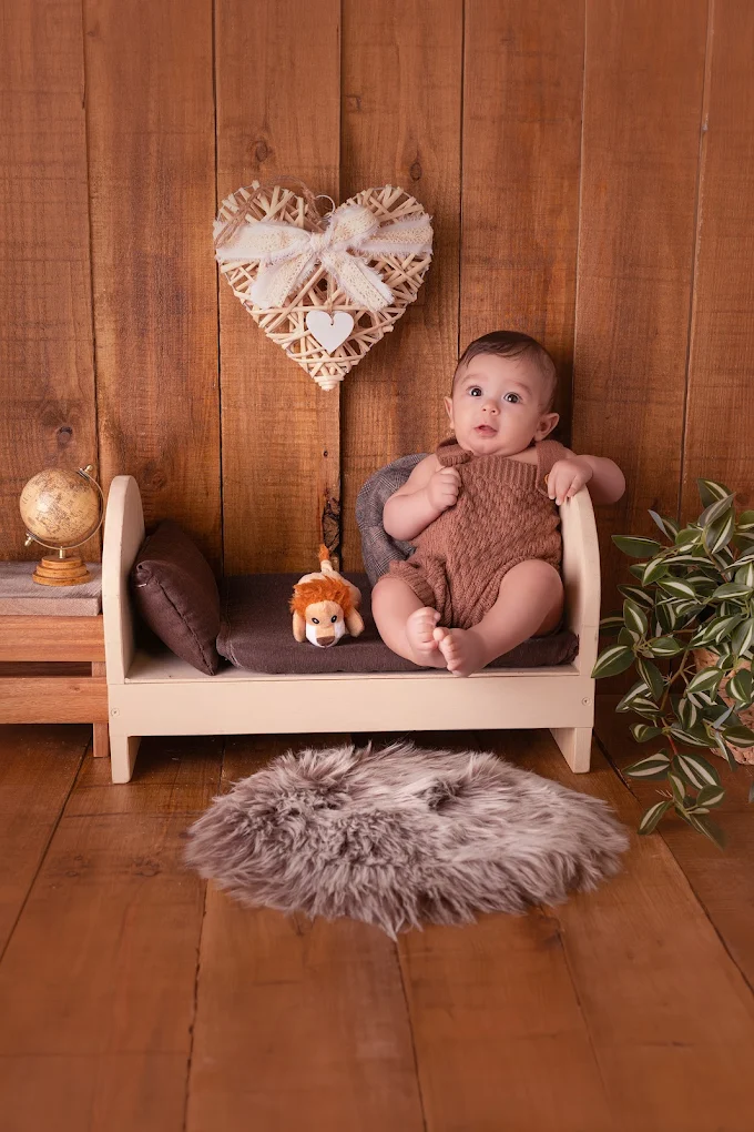Fotografía newborn de recién nacido en estudio · bebé dormido con luz suave