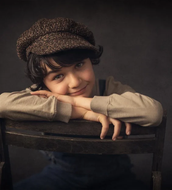 Fotografía infantil natural · niños jugando y sonriendo en estudio