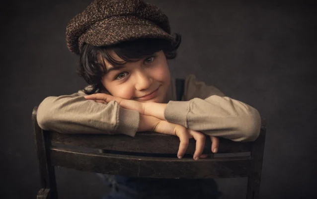 Fotografía infantil natural · niños jugando y sonriendo en estudio