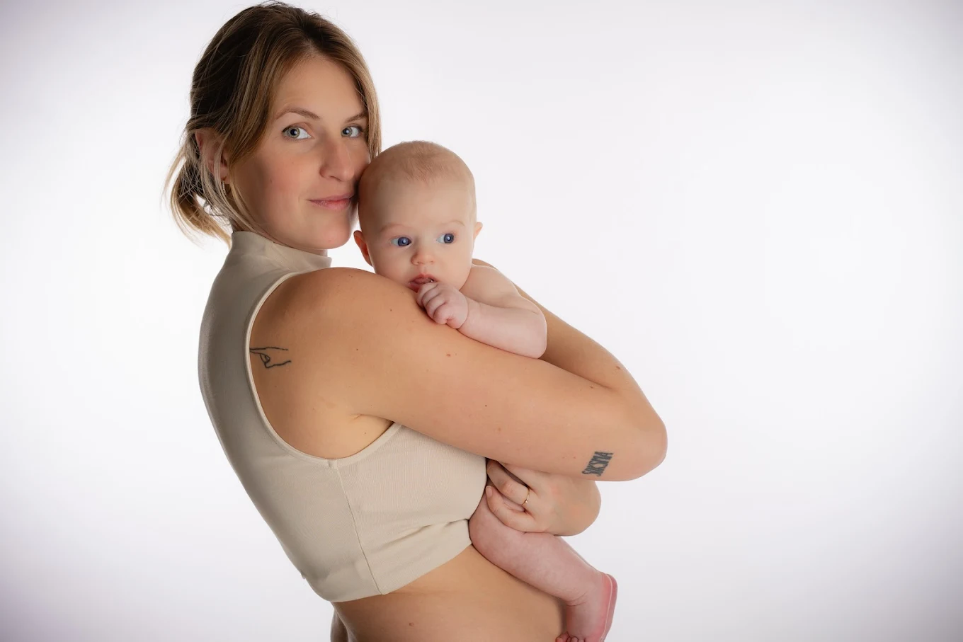 Sesión newborn de recién nacido · fotografía en estudio con luz suave