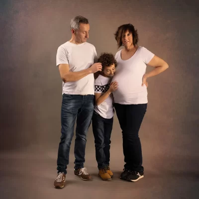 fotógrafa de embarazo cerca de Barcelona · Montse Soler Fotografía de embarazo · sesión premamá natural en estudio o exterior