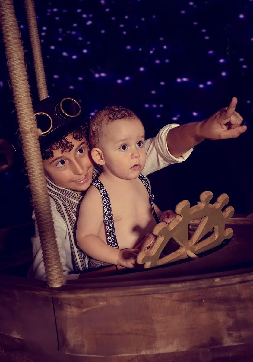 Fotografía de Navidad en estudio · sesión infantil y familiar navideña