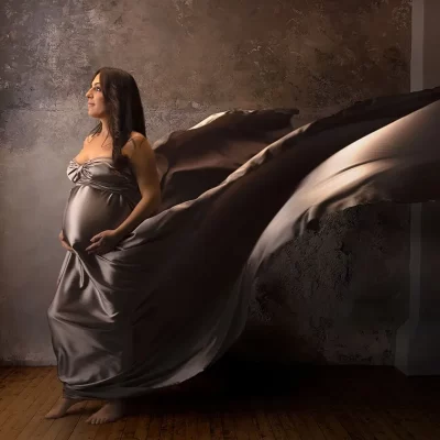 Sesión premamá en estudio · Montse Soler reportajes fotográficos de embarazo pensados para que te sientas cómoda, guapa y tranquila en todo momento.
