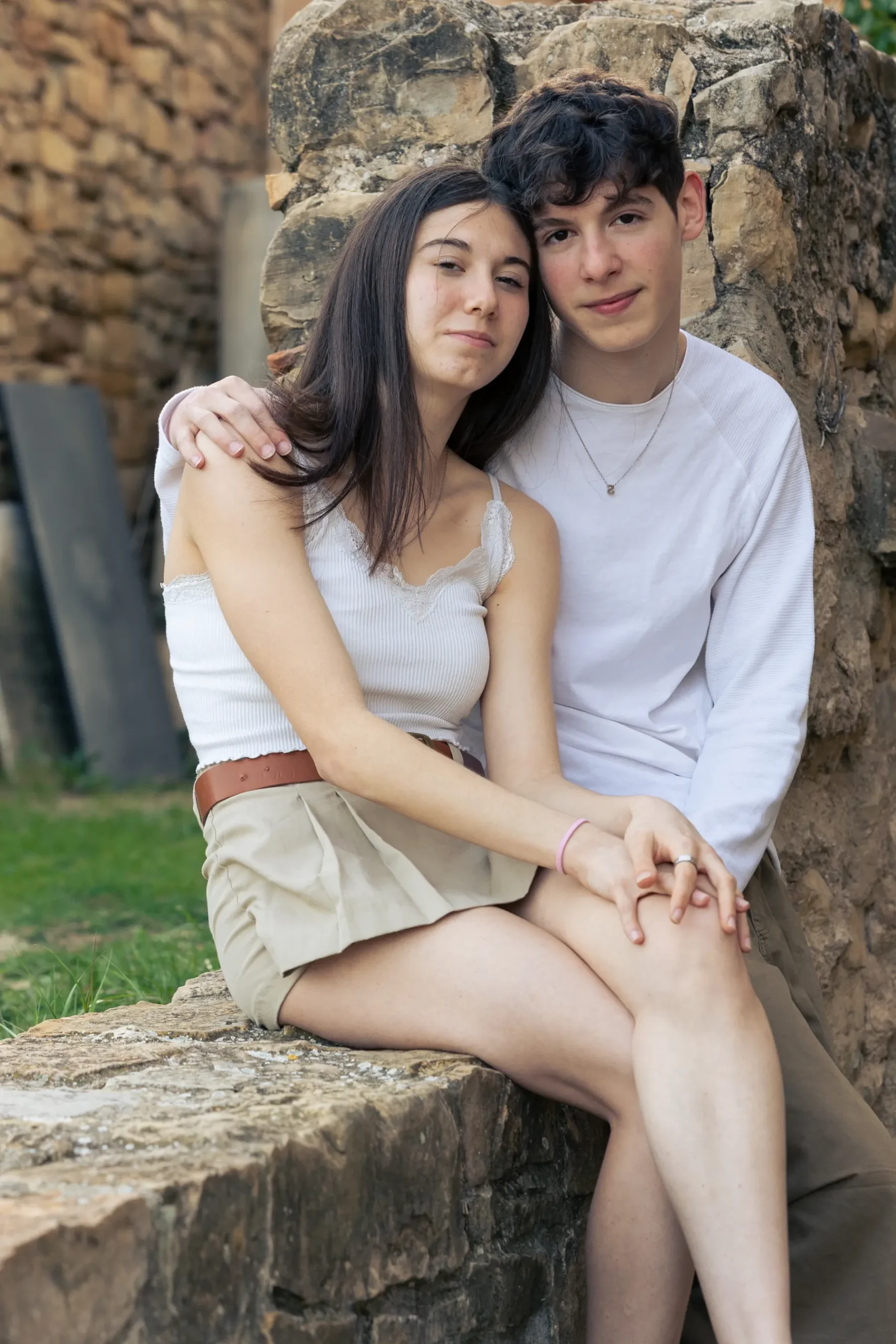 Reportaje en exterior de pareja joven Iker y Sara