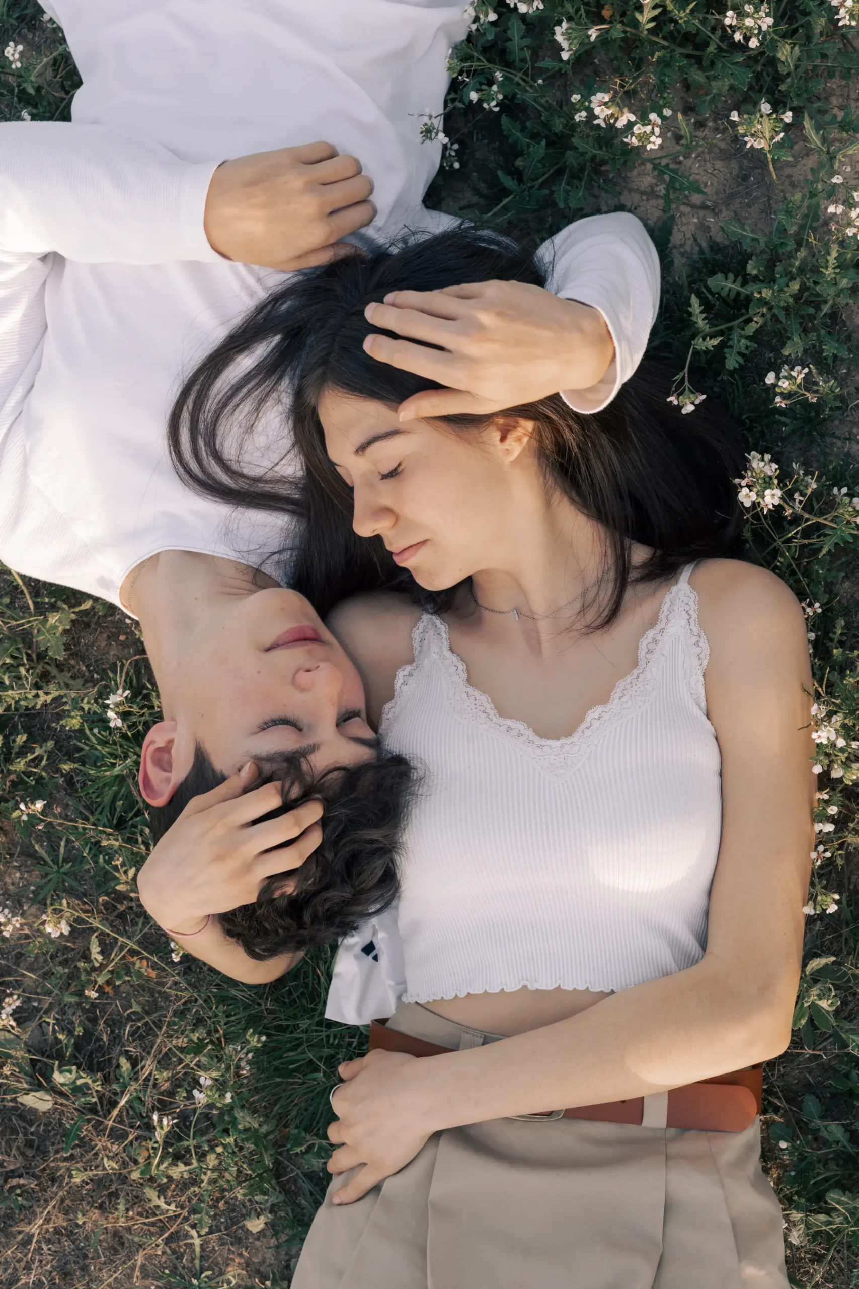 Reportaje en exterior de pareja joven Iker y Sara