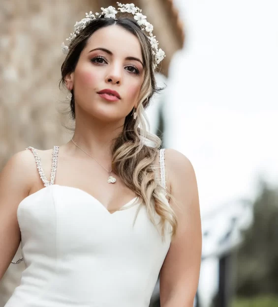 Retrato de novia durante el día de la boda